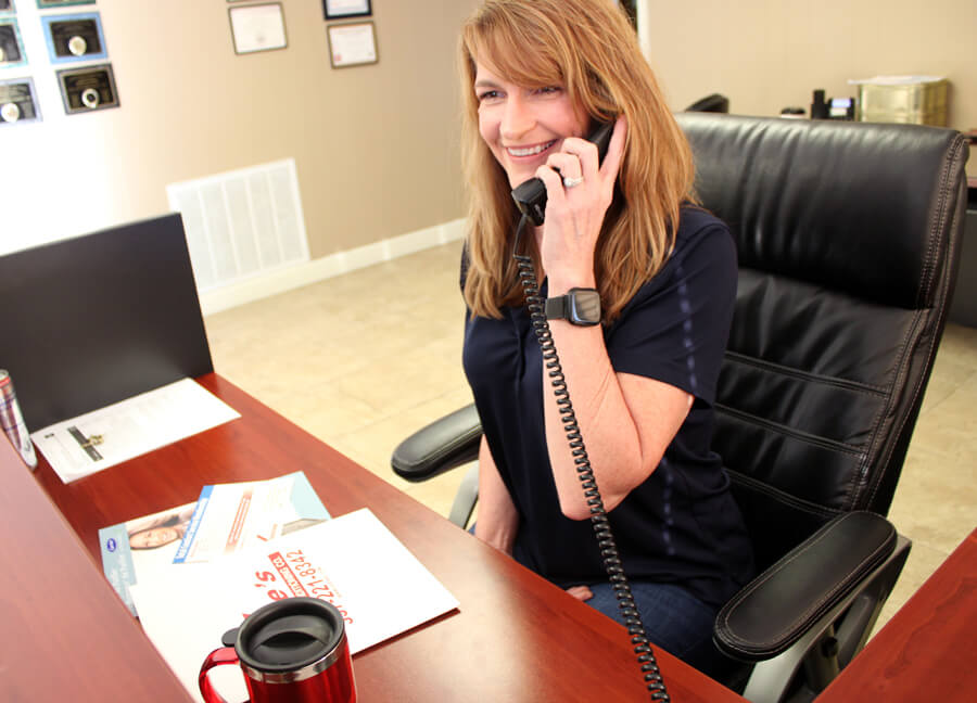 Lee's Employee Talking to Customer on the Phone